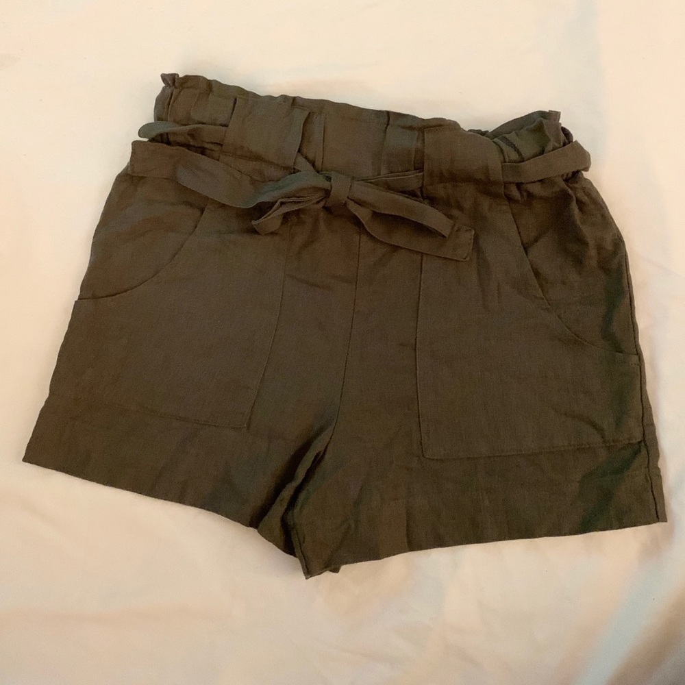 NWOT Army Green High Waisted Cloth Shorts